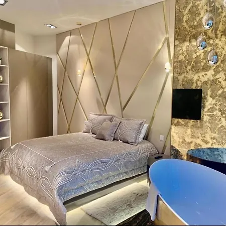 Hanza Tower Gold - 24 Jacuzzi & Sauna & Pool Apartament